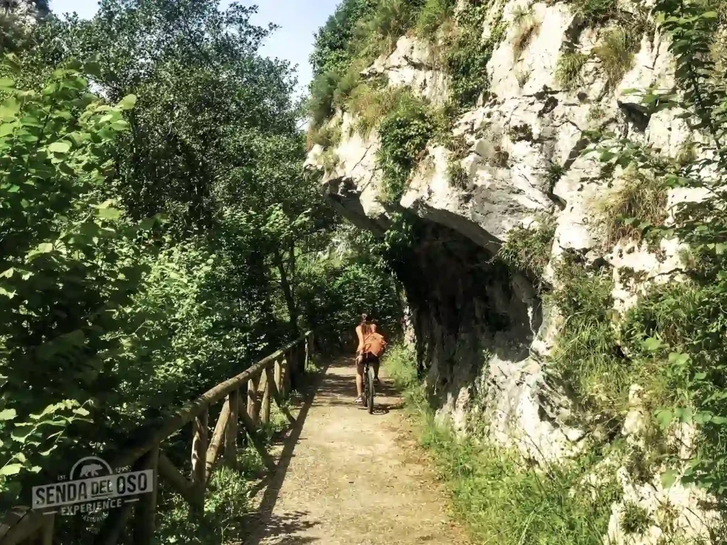 que visitar en asturias la senda del oso en bici